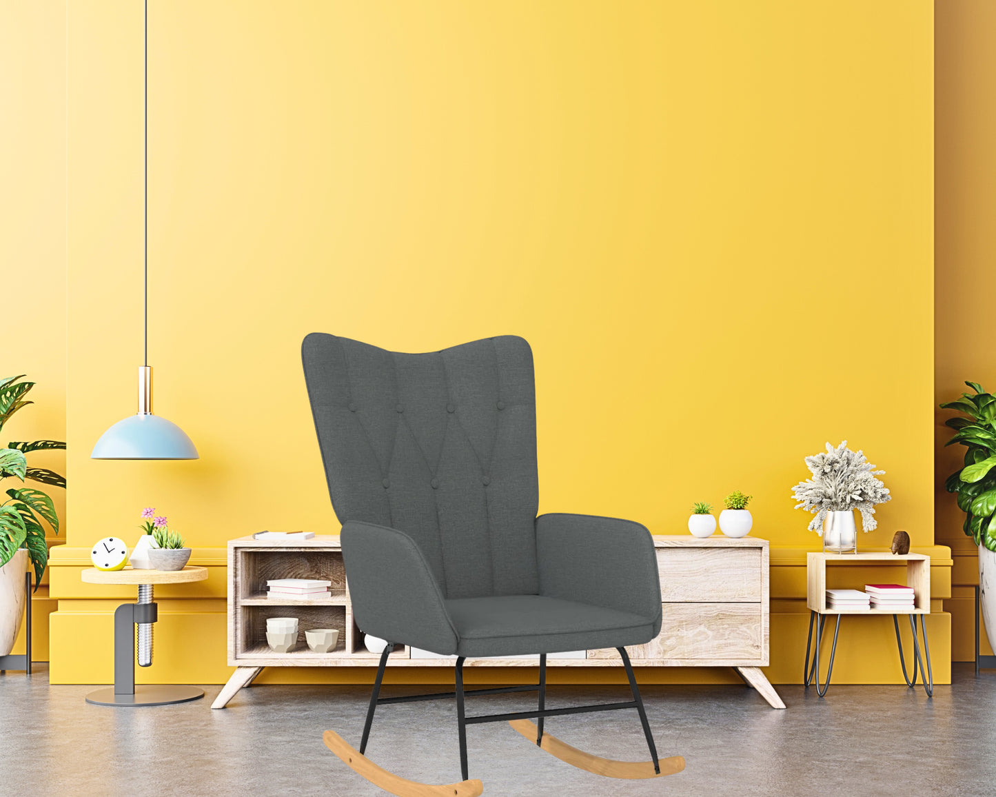 Un Fauteuil à Bascule gris, avec un dossier haut confortable.