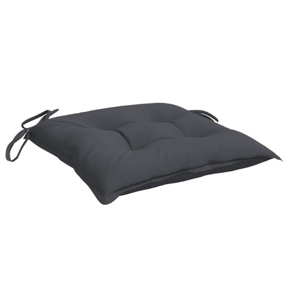 Coussin d’assise anthracite capitonné présenté seul sur fond blanc.
