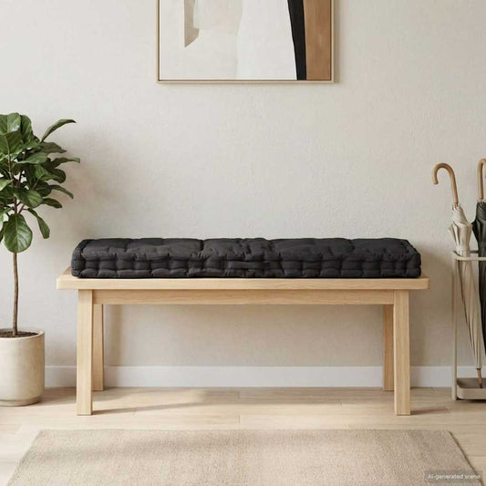 Coussin noir en coton posé sur un banc en bois dans une entrée, banc non inclus.