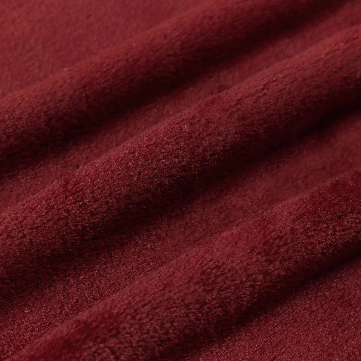 Texture et plis du tissu de la couverture bordeaux