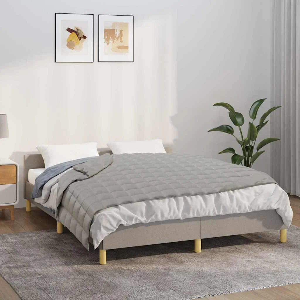 Couverture Lestée 7kg grise présentée sur un lit