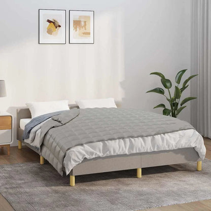Couverture Lestée 7kg grise présentée sur un lit