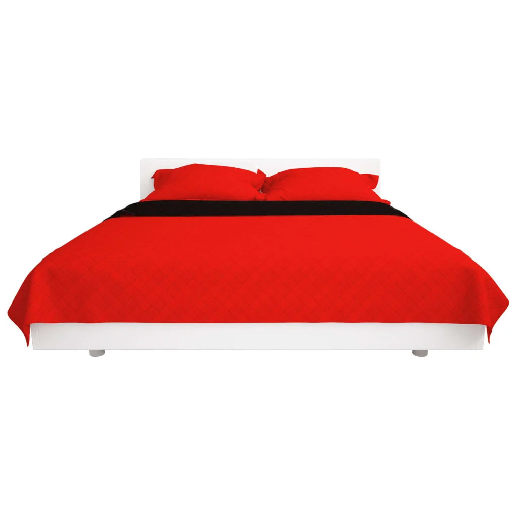 Une Couverture Matelassée rouge et noir, confortable et chaude.