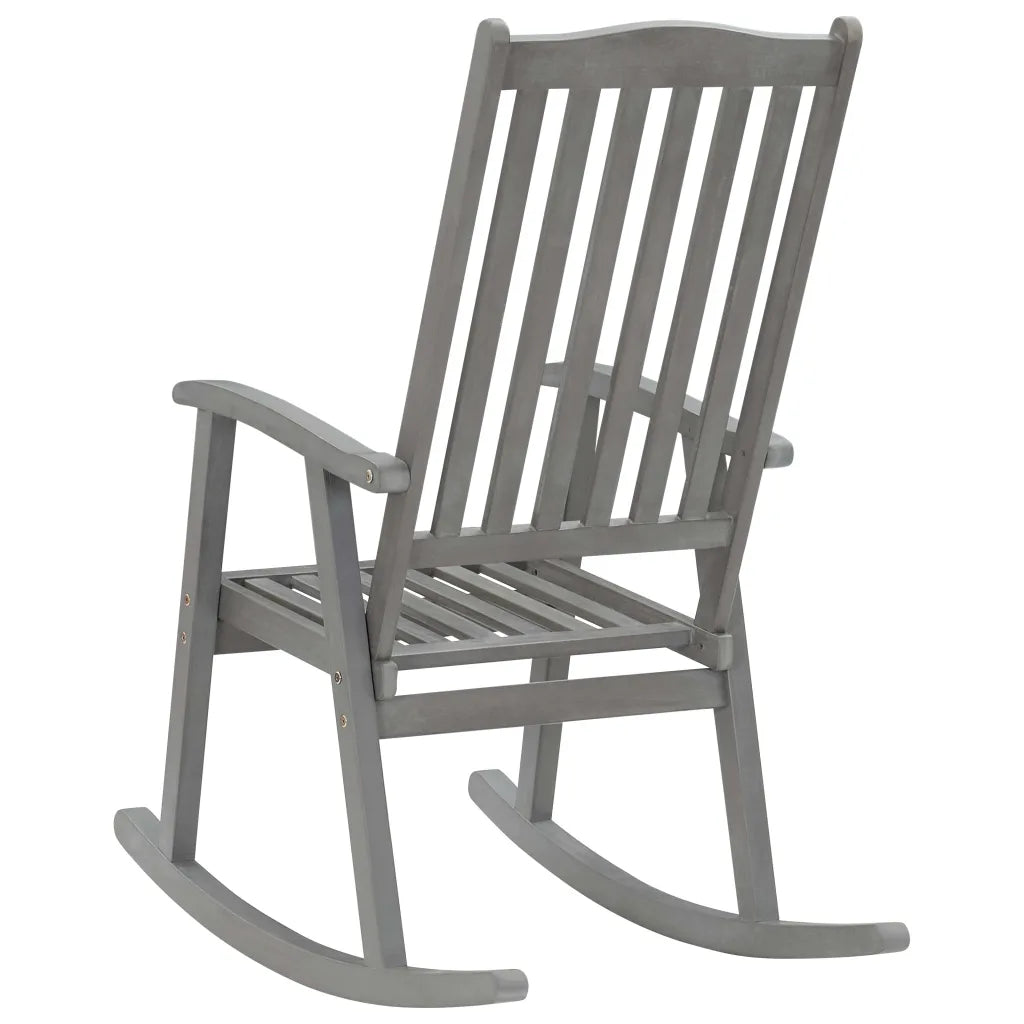 Un Fauteuil à Bascule Gris de style rocking chair à l'américaine.