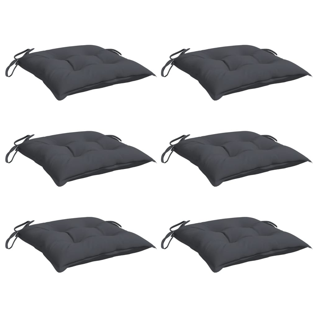 Les six coussins carrés anthracite avec leurs liens de fixation.