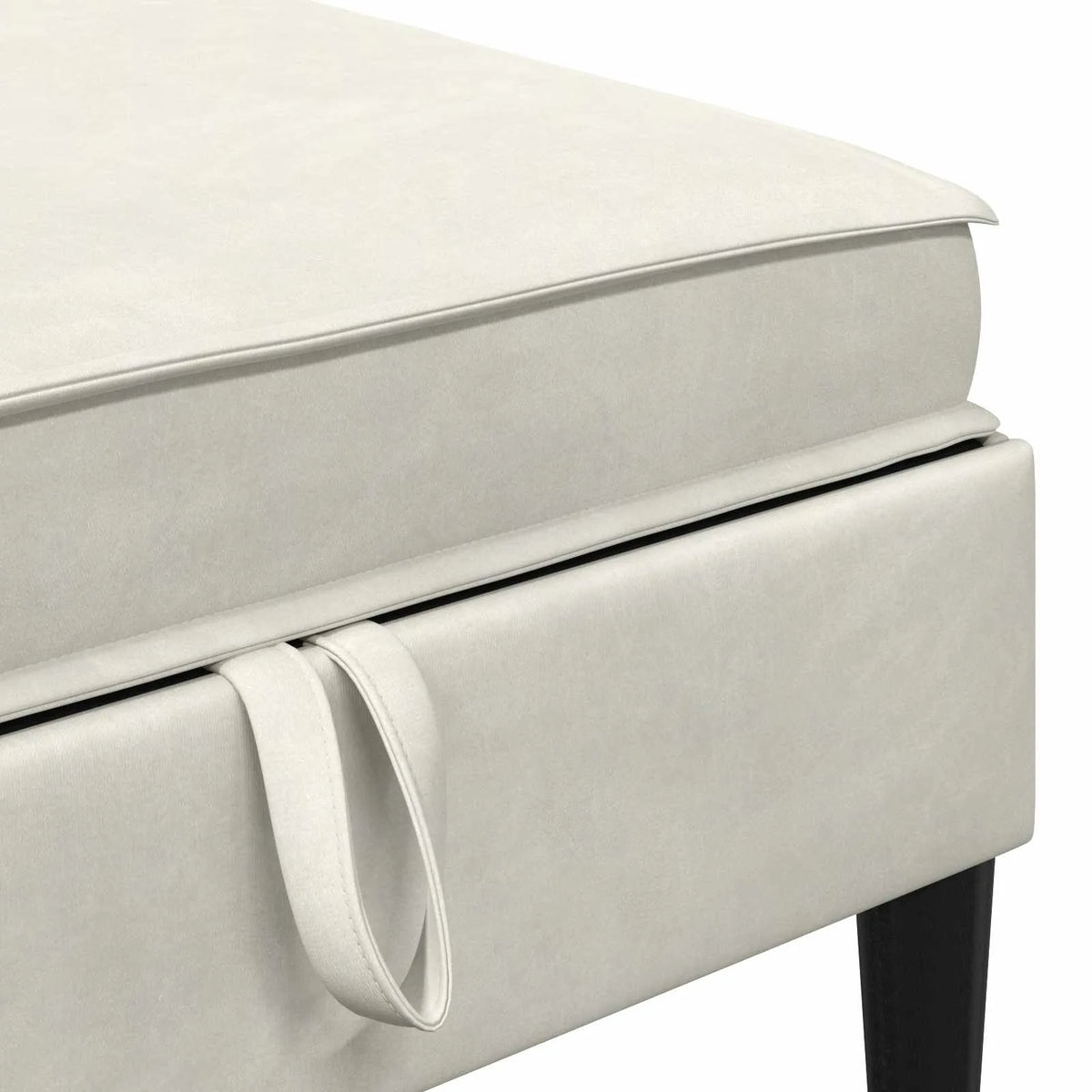 Détail de la languette et du couvercle du pouf creme