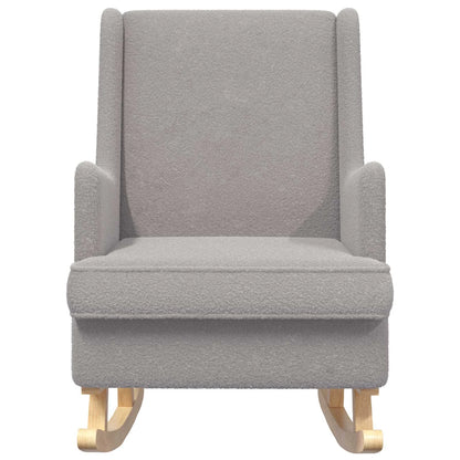 Vue de face du rocking chair gris clair, avec dossier haut, accoudoirs et coussin d’assise.