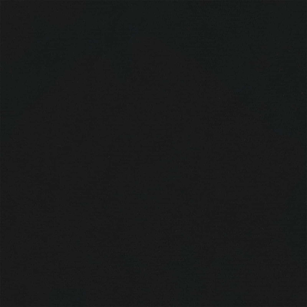 Gros plan du velours noir du coussin de banc.